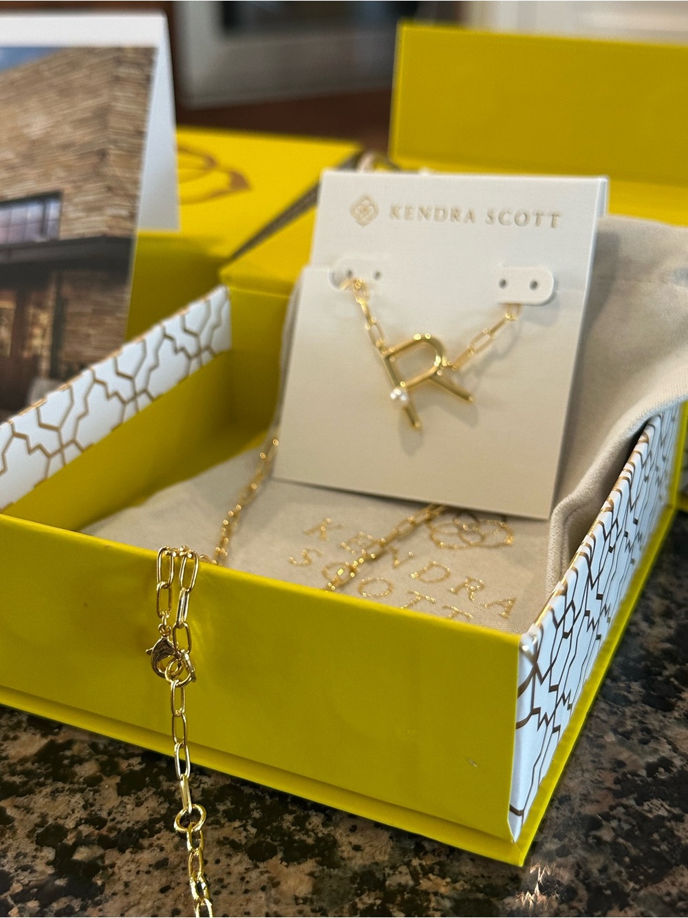 Kendra Scott Pearl Letter R Pendant Necklace- Gold White Pearl NEW - Picture 7 of 10